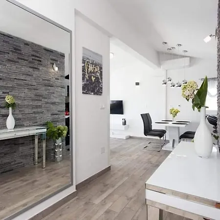 Luis Light Apartman *